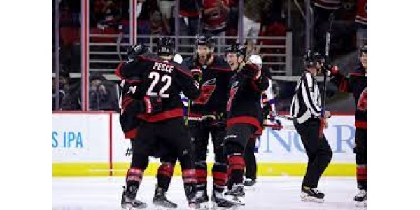 Les Hurricanes de la Caroline ont battu les Penguins de Pittsburgh 3-2 Les Hurricanes de la Caroline ont battu les Penguins de Pittsburgh 3-2